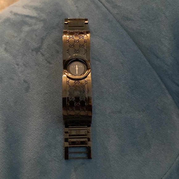 Black color Gucci bangle watch. That watch need battery. Look like new. - Picture 4 of 6